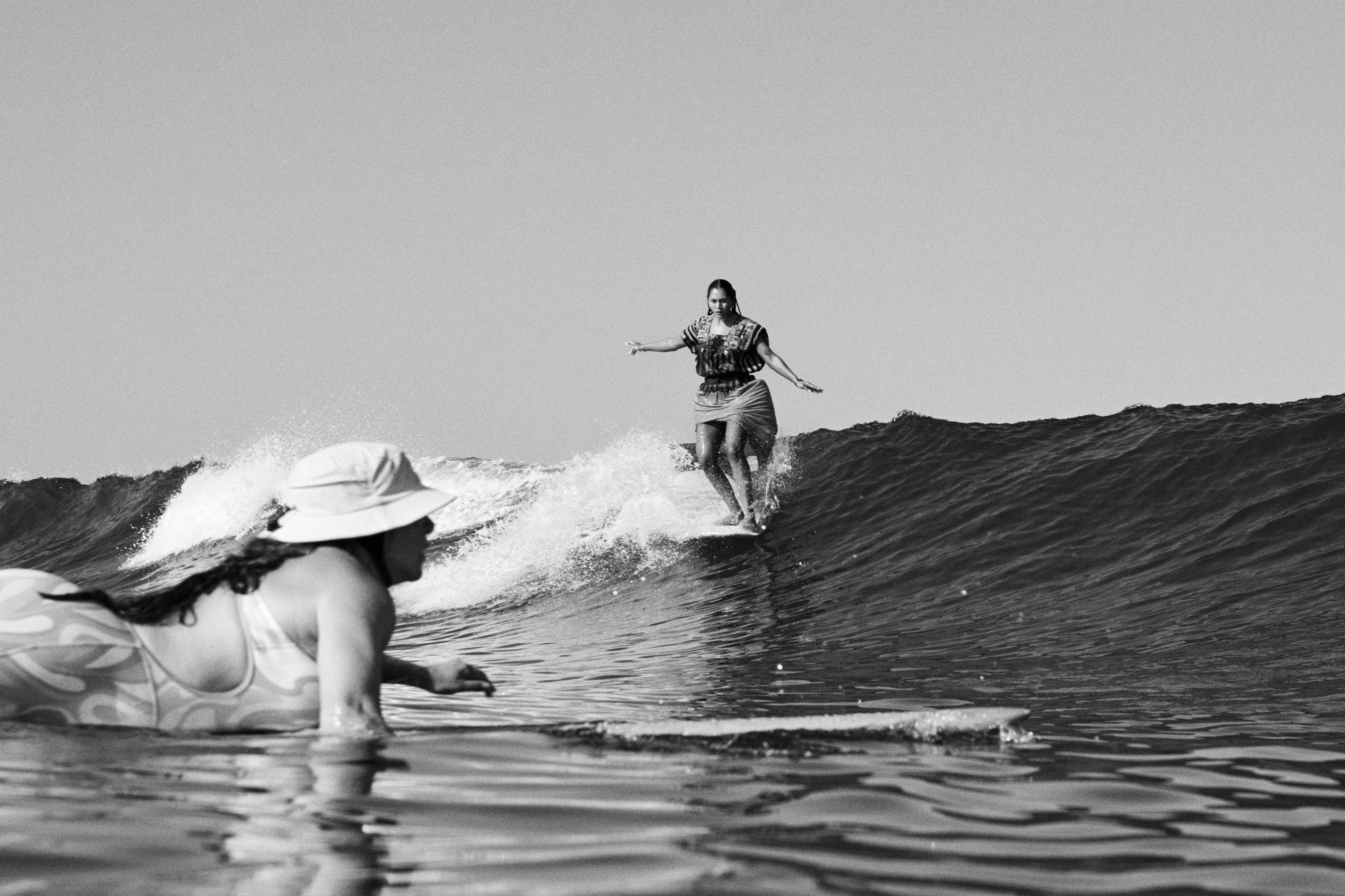 Singko | Black & White
